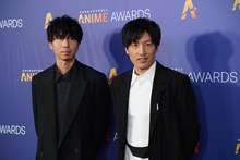 授賞式でパフォーマンスを披露した澤野弘之（右）とKOHTA YAMAMOTO（左）。「『進撃の巨人』The Final Season完結編（前編）」で最優秀作曲賞も受賞した。