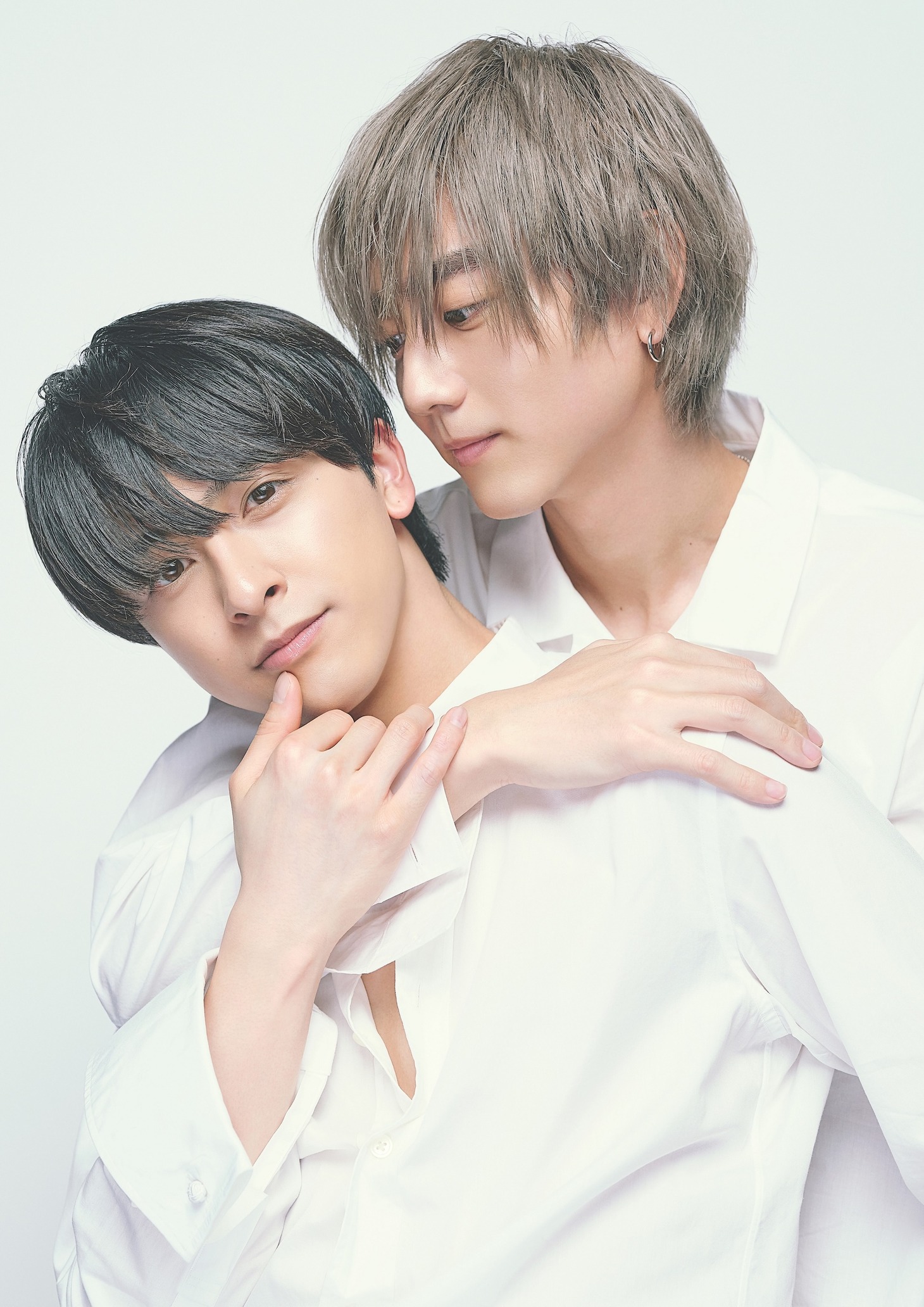 駒木根葵汰演じる羽山麻水（右）と、新原泰佑演じる白崎由岐（左）。 (c)「２５時、赤坂で」製作委員会