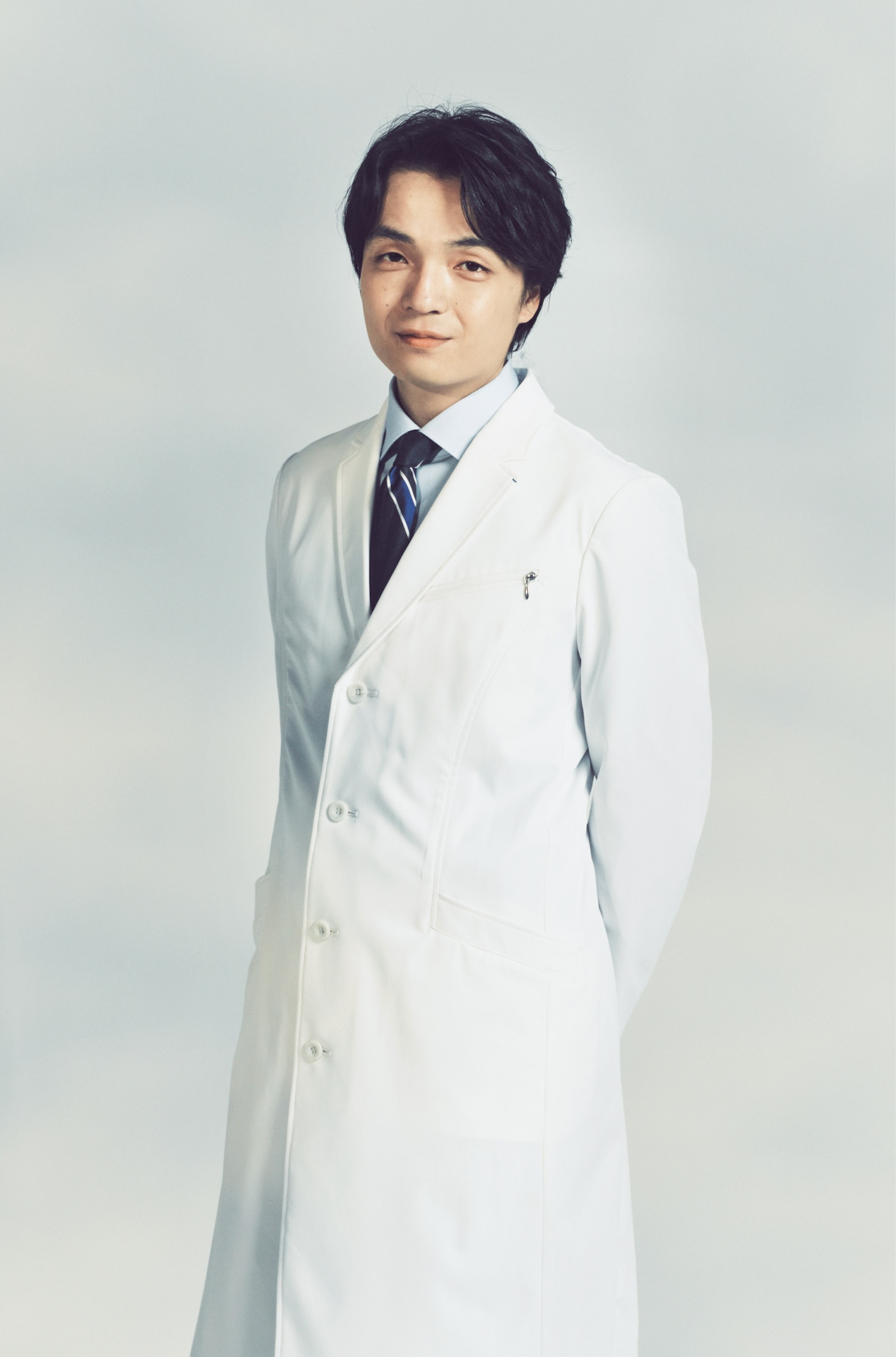 岡山天音扮する綾野楓。