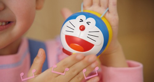 CM「ハッピーセット ドラえもん『音でつながる・伝わる』篇 30秒」より。