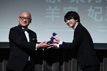 戸谷菊之介（右）