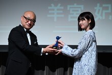 原菜乃華（右）