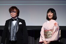 左から古川登志夫、山田栄子。