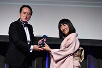 山田栄子（右）