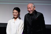 左から高畑充希、村井國夫。