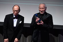 村井國夫（右）