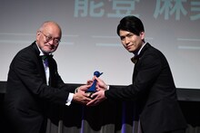 阿座上洋平（右）