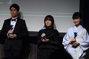左から阿座上洋平、石見舞菜香、能登麻美子。