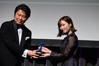 市ノ瀬加那（右）