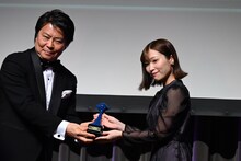 市ノ瀬加那（右）