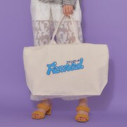 トートバッグの使用イメージ。