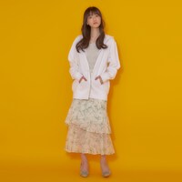 パーカーの着用イメージ。