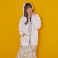 パーカーの着用イメージ。