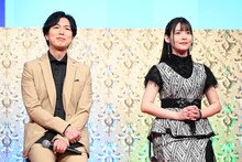 「うる星やつら」より、左から神谷浩史、上坂すみれ。