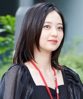 逢沢りな演じる翔子。