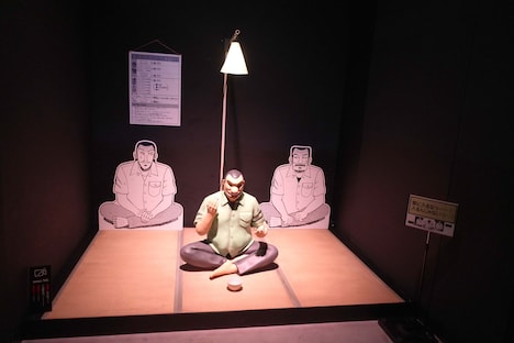 大槻の等身大フィギュア。