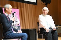 左から数土直治プログラムディレクター、湯浅政明監督。