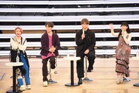 TVアニメ「烏は主を選ばない」トークショーの様子。