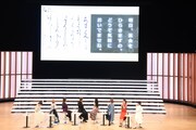 TVアニメ「烏は主を選ばない」トークショーの様子。