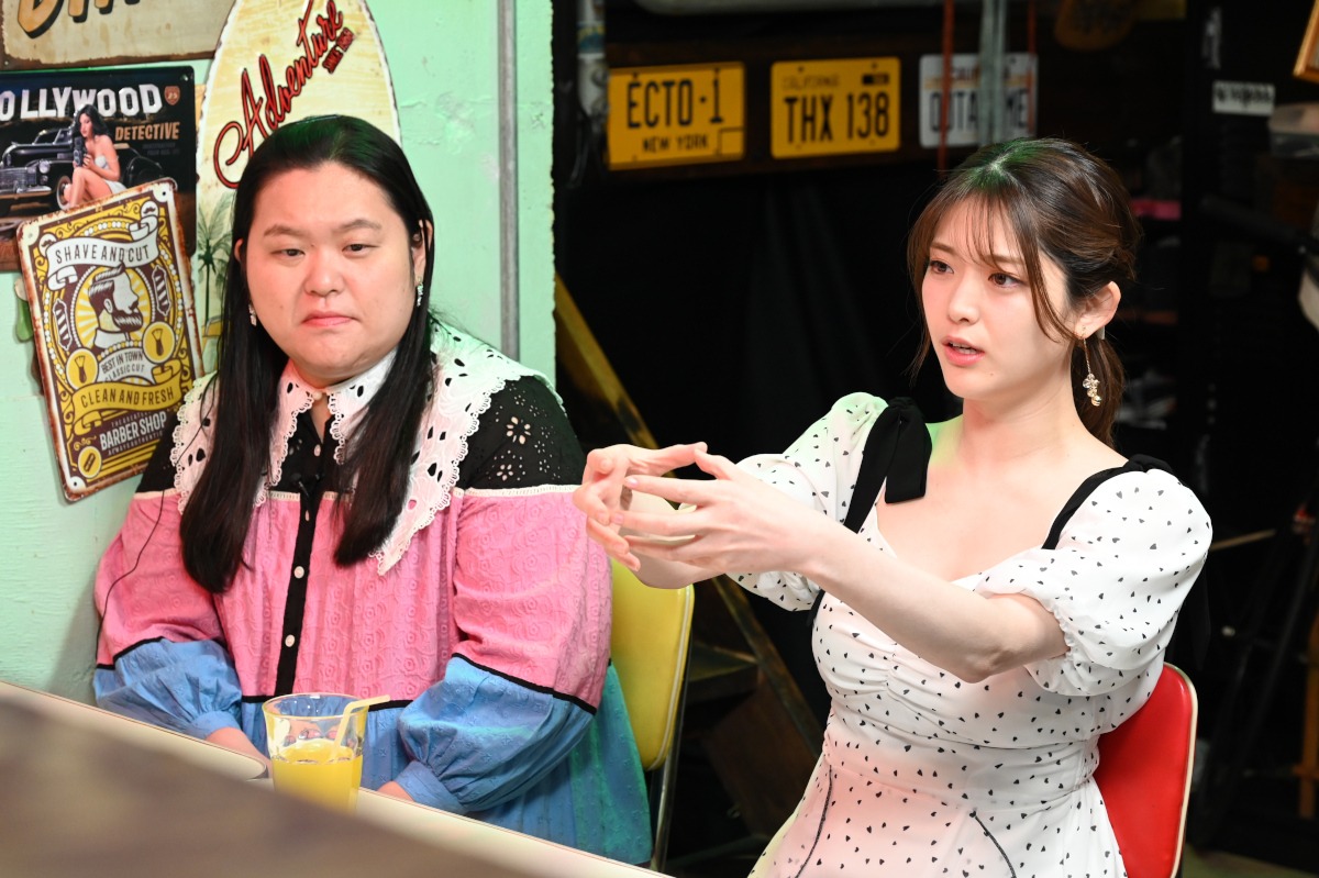 左から田辺智加（ぼる塾）、松村沙友理。(c)TBS