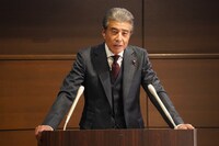 舘ひろし扮する園部肇一。(c)フジテレビ