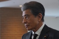 舘ひろし扮する園部肇一。(c)フジテレビ