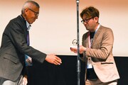 蕗谷虹児賞の受賞の瞬間。