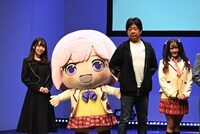 左から西尾夕香、着ぐるみの有ちゃん、大張正己、西本りみ。