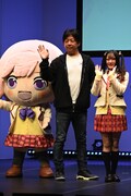 左から着ぐるみの有ちゃん、大張正己、西本りみ。