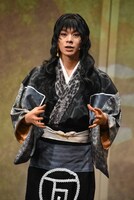 少年徳次役の大平峻也。