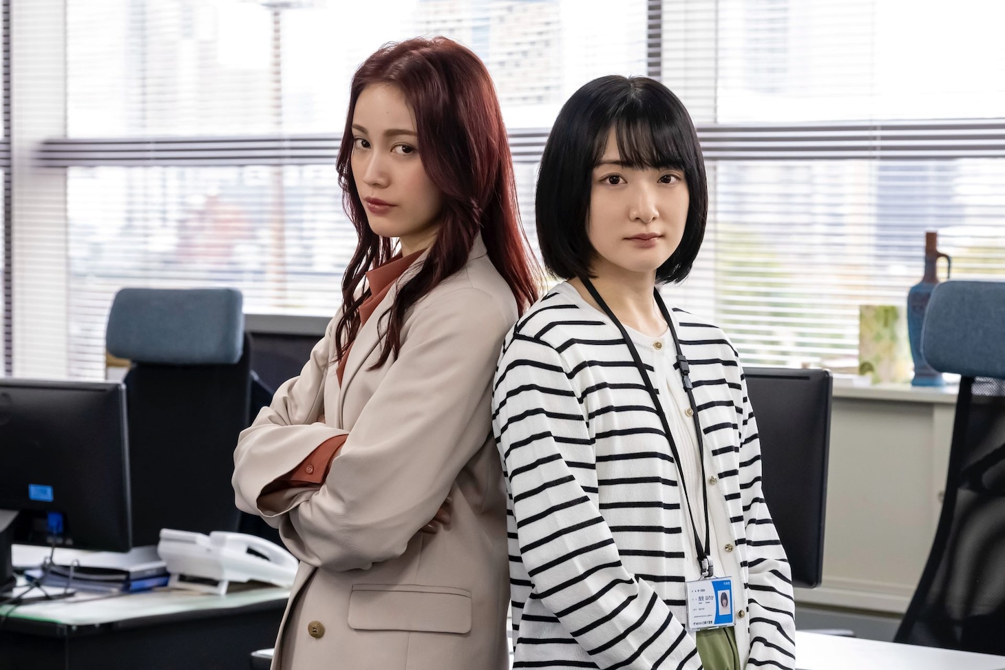 左から、中村ゆりか扮する深瀬のぞみ、生駒里奈扮する浅見ほのか。