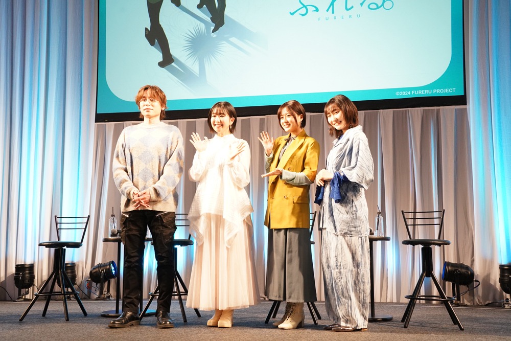 左から長井龍雪監督、茅野愛衣、水瀬いのり、若山詩音。