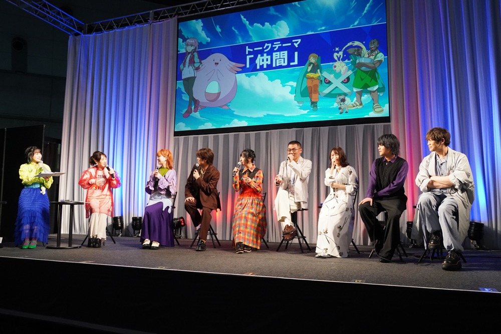 左から鈴木みのり、寺崎裕香、青山吉能、八代拓、佐倉綾音、三宅健太、真堂圭、堀江瞬、古川慎。