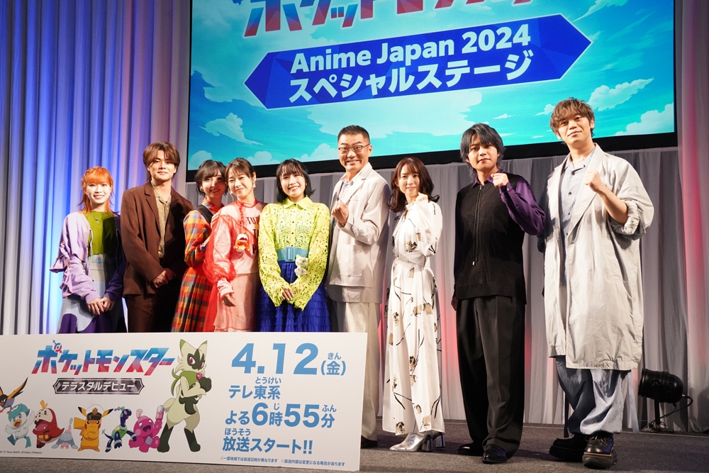 左から青山吉能、八代拓、佐倉綾音、寺崎裕香、鈴木みのり、三宅健太、真堂圭、堀江瞬、古川慎。