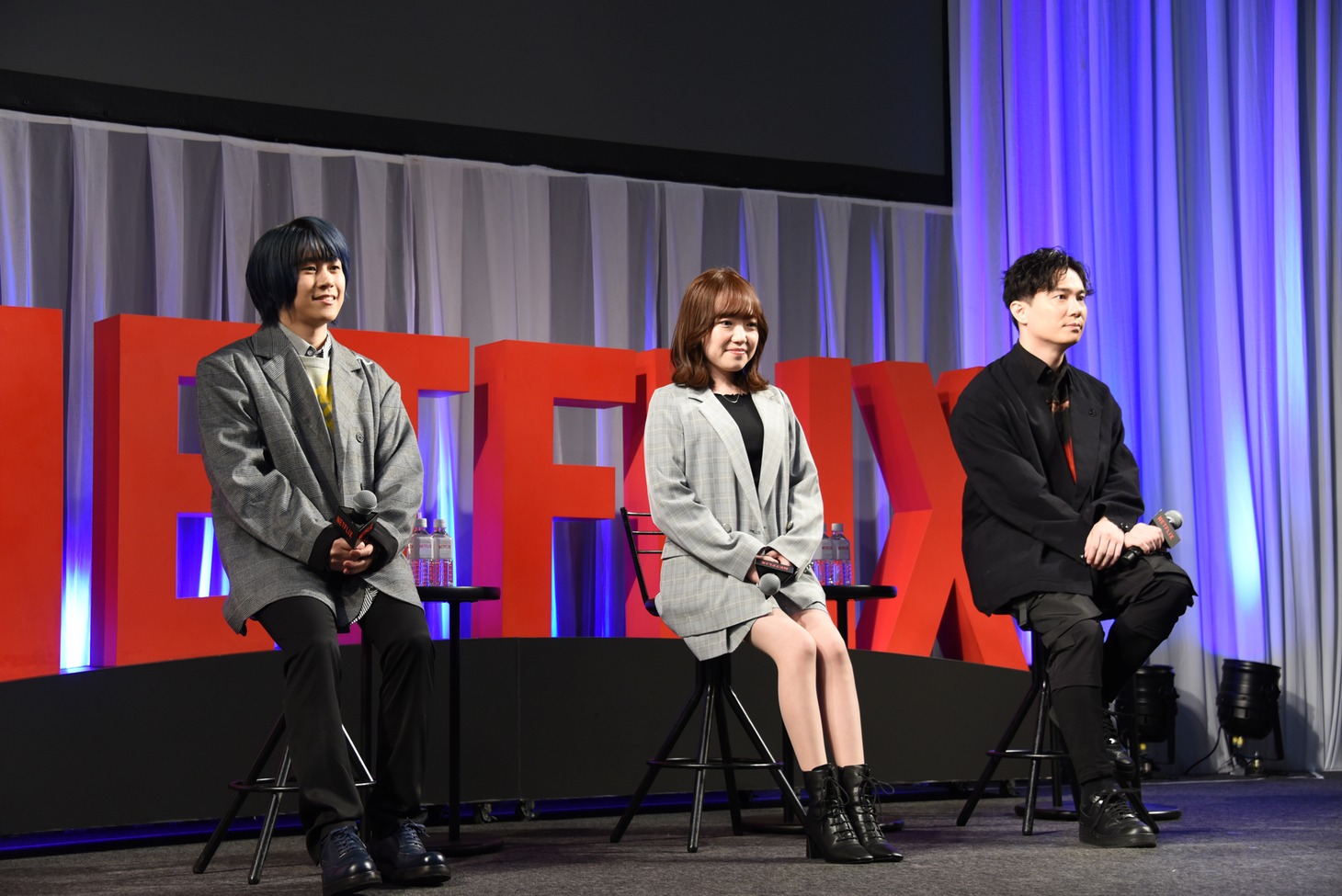 左から若山晃久、久野美咲、鈴木達央。
