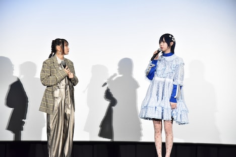 左から幾田りら、あの。