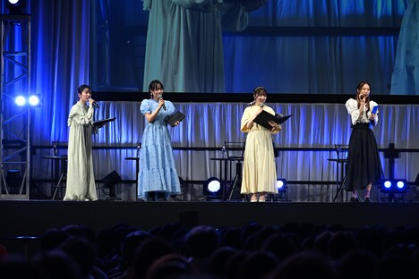 左から黒沢ともよ、朝井彩加、豊田萌絵、安済知佳。