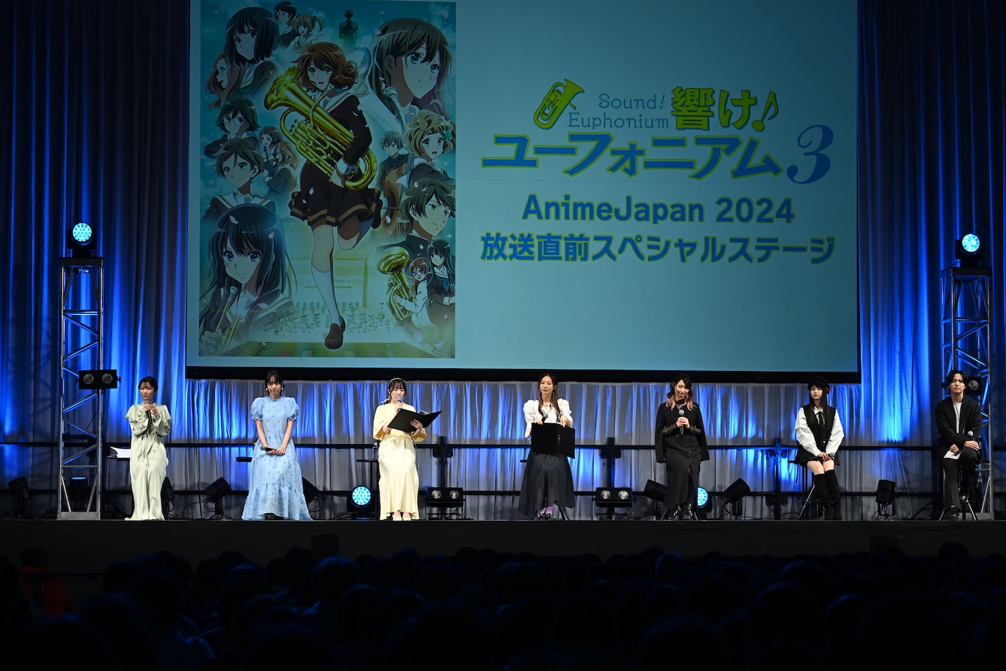 左から黒沢ともよ、朝井彩加、豊田萌絵、安済知佳、戸松遥、雨宮天、石谷春貴。