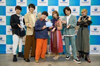 左から梶裕貴、戸谷菊之介、小村将、中村カンナ、村瀬歩、ファイルーズあい。