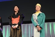 左から藤原はづき役の秋谷智子、飛鳥ももこ役の宮原永海。