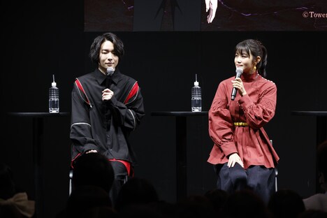 左から市川太一、早見沙織。