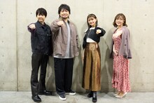 左から梶裕貴、中村悠一、佳原萌枝、内山夕実。