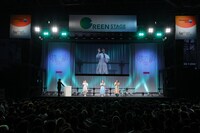 アニメ「〈物語〉シリーズ オフ＆モンスターシーズン」ステージイベントの様子。