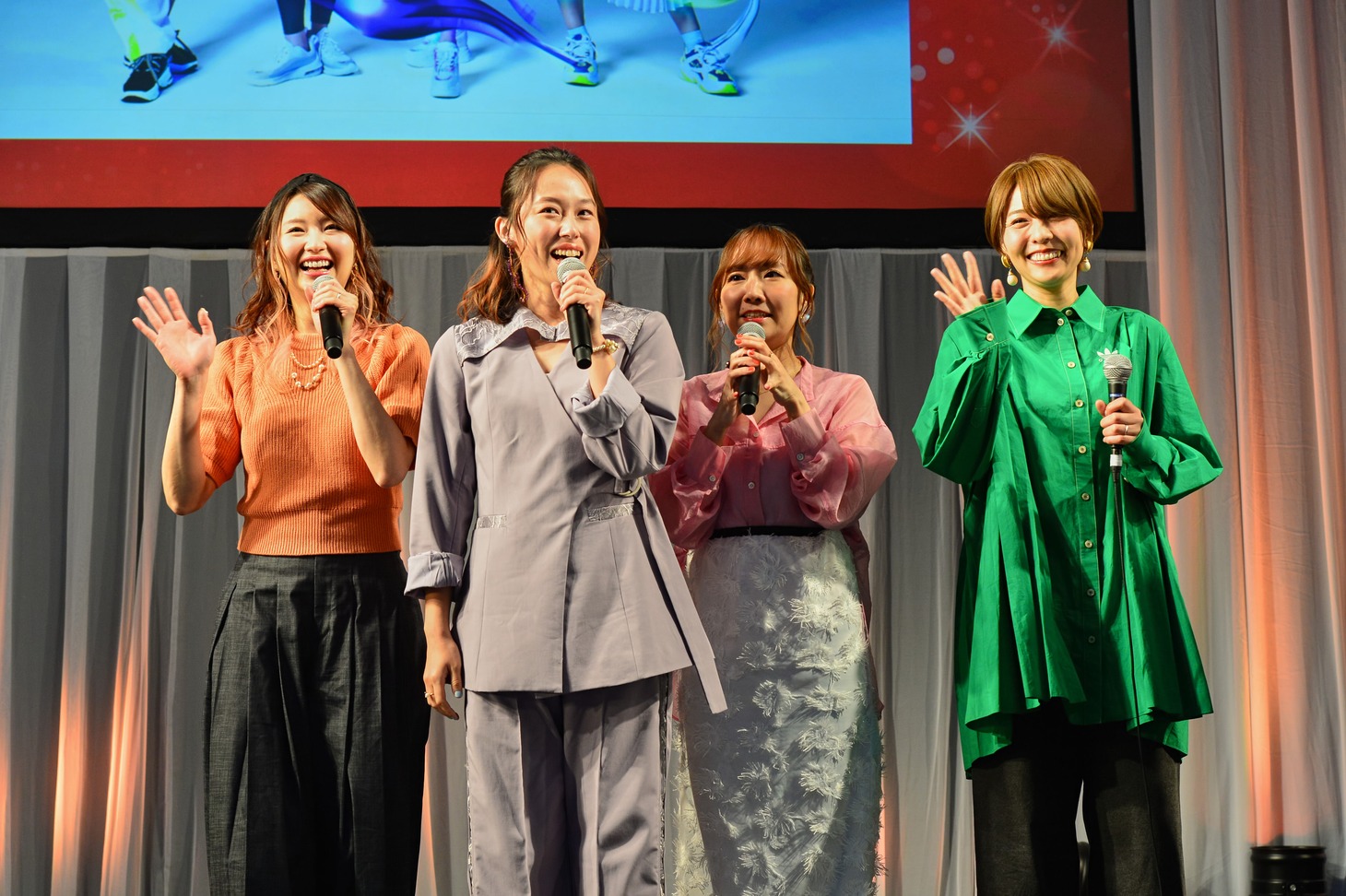 左から戸松遥、寿美菜子、高垣彩陽、豊崎愛生。