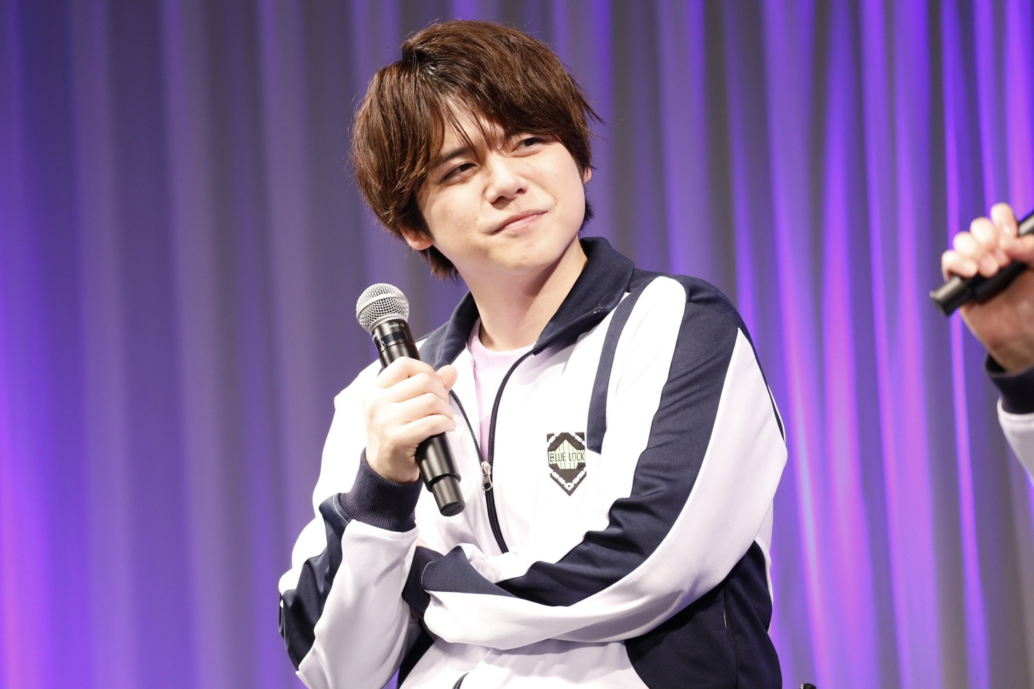 御影玲王役の内田雄馬。