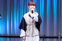 フリーレン役の種崎敦美。