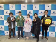 左から松岡禎丞、花江夏樹、鬼頭明里、下野紘、高橋祐馬プロデューサー。