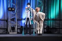 お兄様と肩を組む橘龍丸。