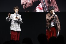 左から司会の吉田尚記アナウンサー、土門竜介役の畠中祐。