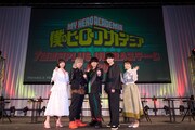 アニメ「僕のヒーローアカデミア」ステージイベントの様子。左から佐倉綾音、岡本信彦、山下大輝、内山昂輝、福圓美里。